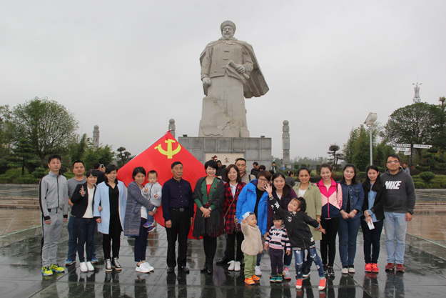 綠之韻集團(tuán)黨委開(kāi)展慰問(wèn)老黨員活動(dòng)