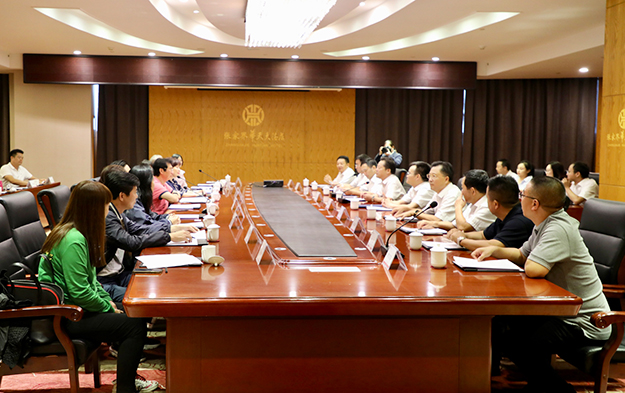 胡國安董事長陪同香港金利豐金融集團主席朱沃裕、總裁朱李月華（朱太）考察張家界