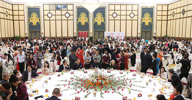 “家溫暖，愛相隨”——綠之韻2014慈善名流感恩答謝晚宴隆重舉行