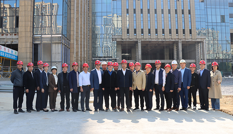 中共安化縣委副書(shū)記、縣長(zhǎng)潘文劍一行蒞臨綠之韻中心走訪(fǎng)調(diào)研