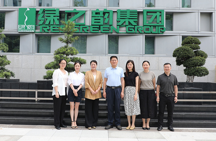 湖南省藥品監(jiān)督管理局黨組成員、副局長(zhǎng)覃永忠一行蒞臨綠之韻集團(tuán)調(diào)研