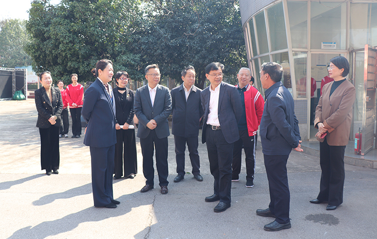 瀏陽(yáng)經(jīng)開區(qū)管委會(huì)領(lǐng)導(dǎo)一行蒞臨綠之韻開展新春走訪慰問(wèn)