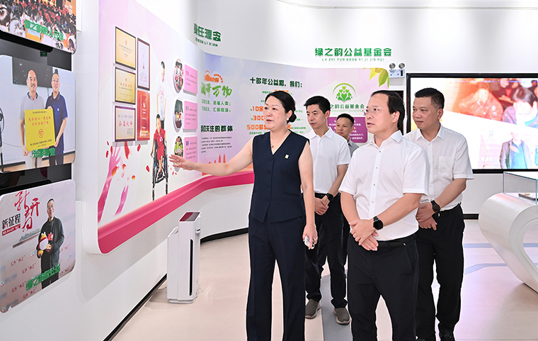 中共長(zhǎng)沙市委常委、瀏陽(yáng)市委書記肖正波一行蒞臨綠之韻集團(tuán)調(diào)研