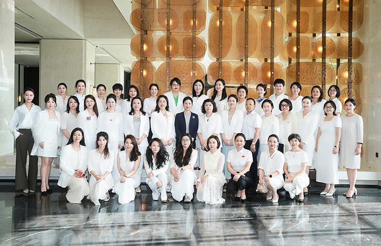 湖南省女企業(yè)家協(xié)會(huì)第一次婦女大會(huì)召開(kāi)，勞嘉總裁當(dāng)選女企業(yè)家協(xié)會(huì)婦聯(lián)主席
